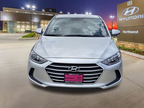 Used 2018 Hyundai Elantra SE w/ SE Connectivity Package 04 FWD image 5