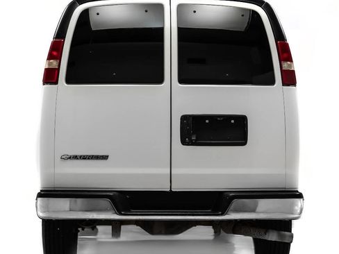 Used 2016 Chevrolet Express 3500 LT w/ LT Preferred Equipment Group image 8