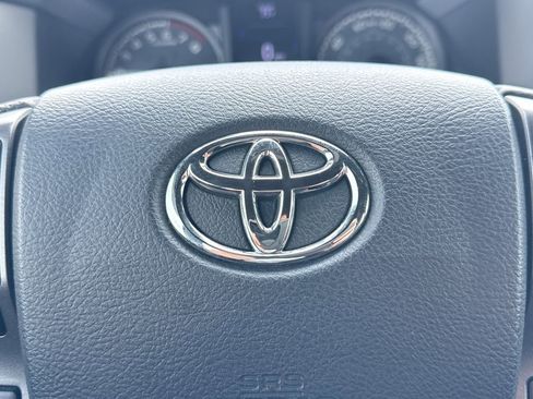 Used 2019 Toyota Tacoma TRD Off-Road AWD/4WD image 29