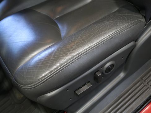 Used 2006 Chevrolet Silverado 2500 LT w/ Heavy-Duty Power Package image 70