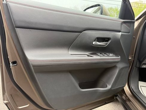 Used 2025 Nissan Kicks SR AWD/4WD image 19