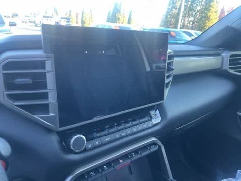 Used 2025 Toyota Tundra Limited image 27