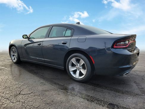 Used 2016 Dodge Charger SXT image 3