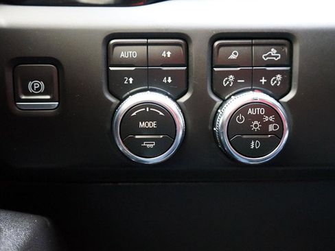 Used 2024 GMC Sierra 2500 AT4 w/ Technology Package AWD/4WD image 13