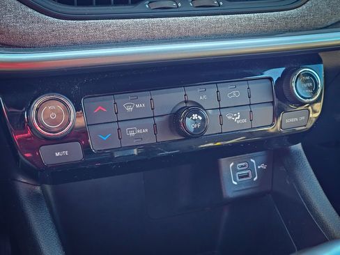 Certified 2024 Jeep Compass Latitude image 24