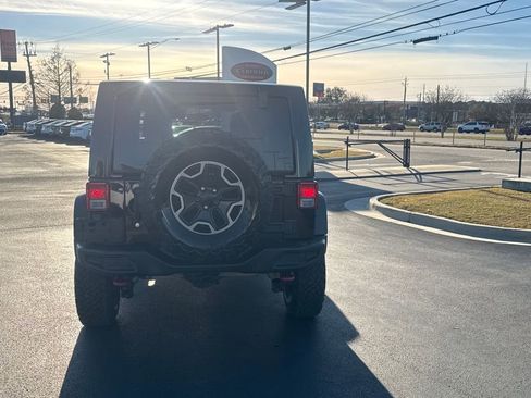 Used 2015 Jeep Wrangler Unlimited Rubicon image 5
