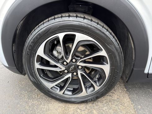 Used 2023 Chevrolet Bolt EUV Premier w/ Sun & Sound Package FWD image 39