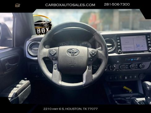 Used 2021 Toyota Tacoma TRD Off-Road w/ Technology Package AWD/4WD image 10