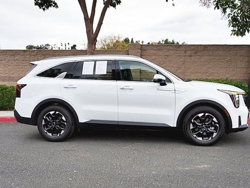 Used 2024 Kia Sorento S image 7