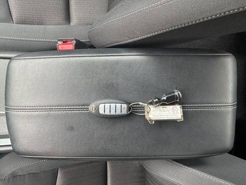 Used 2025 Nissan Altima 2.5 SV FWD image 21