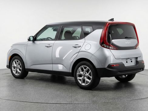 Used 2025 Kia Soul LX w/ LX Technology Package image 6