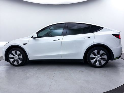 Used 2023 Tesla Model Y Long Range image 35