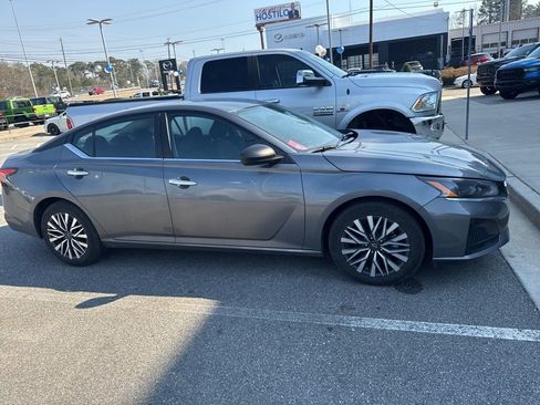 Used 2025 Nissan Altima 2.5 SV image 4