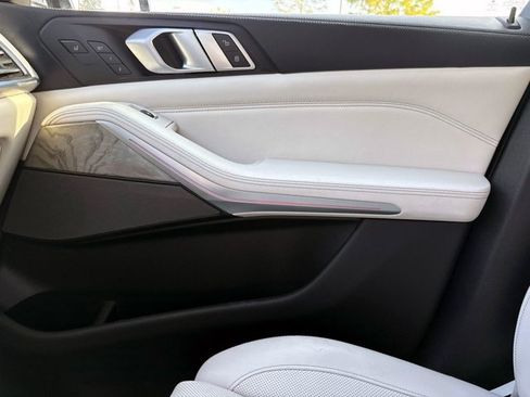Used 2019 BMW X5 xDrive50i w/ M Sport Package AWD/4WD image 24