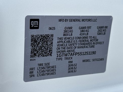 New 2025 GMC Savana 2500 w/ Driver Convenience Package image 33