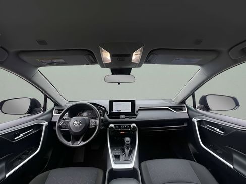 Used 2025 Toyota RAV4 XLE AWD/4WD image 9