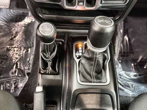 Used 2021 Jeep Wrangler Unlimited Sahara AWD/4WD image 21