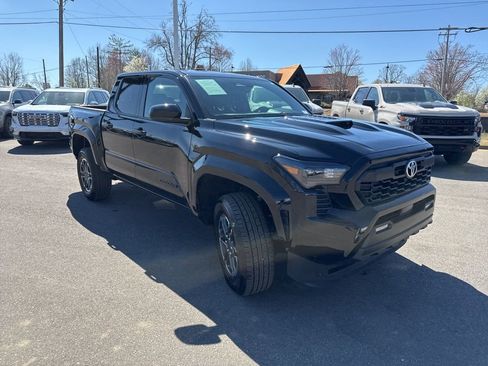 Used 2025 Toyota Tacoma TRD Sport AWD/4WD image 7