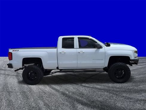 Used 2017 Chevrolet Silverado 1500 LT w/ All Star Edition AWD/4WD image 3