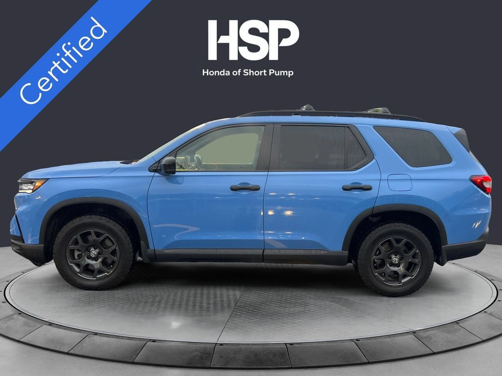 Used 2025 Honda Pilot TrailSport image 2