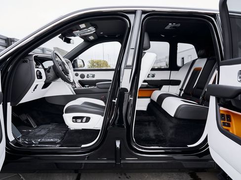 Used 2026 Rolls-Royce Cullinan AWD/4WD image 33
