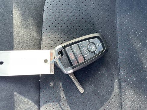 Used 2018 Ford Explorer XLT w/ Equipment Group 202A image 11