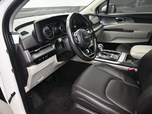 Used 2024 Kia Carnival LX FWD image 7