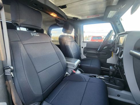 Used 2010 Jeep Wrangler Sahara w/ Dual Top Group image 32