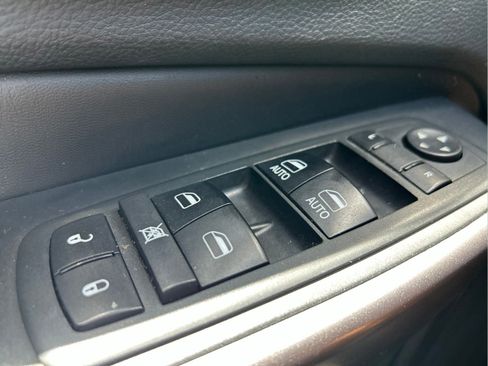 Certified 2019 Jeep Cherokee Overland AWD/4WD image 24