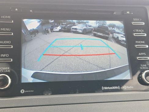 Used 2018 Toyota Sienna LE FWD image 28