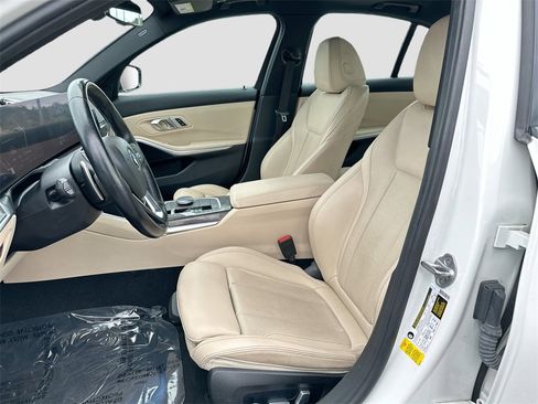 Used 2023 BMW 330i Sedan w/ Premium Package image 21