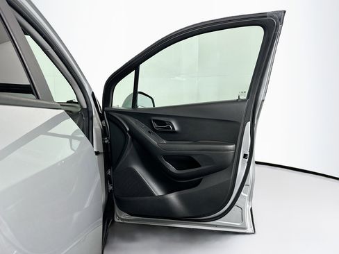 Used 2020 Chevrolet Trax LS w/ Tint and Cruise Package image 30