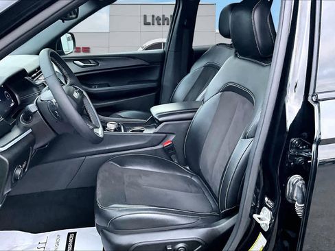 Used 2024 Jeep Grand Cherokee Altitude image 11