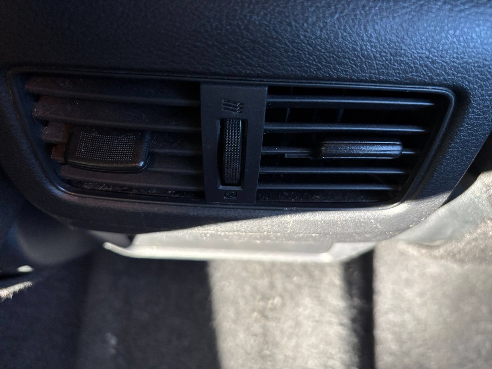 Used 2025 Nissan Rogue SV AWD/4WD image 24