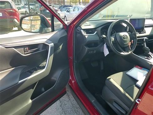 Used 2025 Toyota RAV4 LE image 9