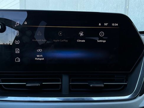 Used 2025 Chevrolet Trax LT w/ LT Convenience Package image 28