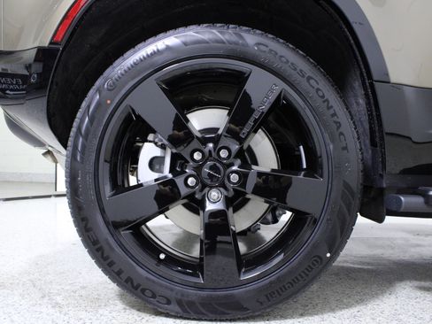 New 2026 Land Rover Defender 110 X-Dynamic SE image 8