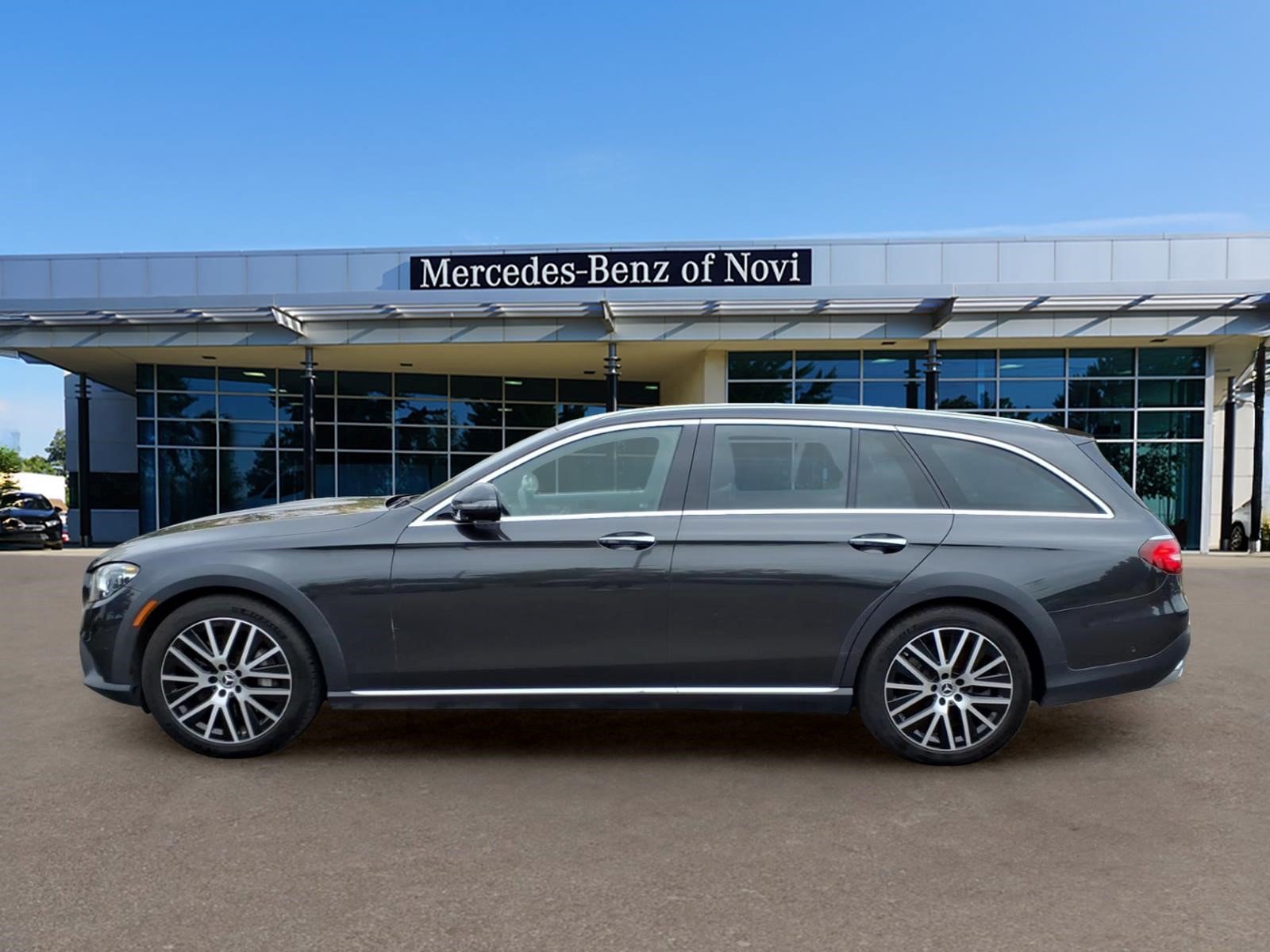 Used 2022 Mercedes-Benz E 450 4MATIC All-Terrain Wagon image 2