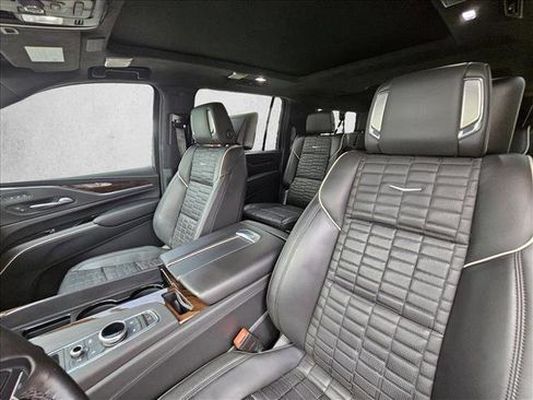 Used 2022 Cadillac Escalade ESV Premium Luxury Platinum RWD image 13