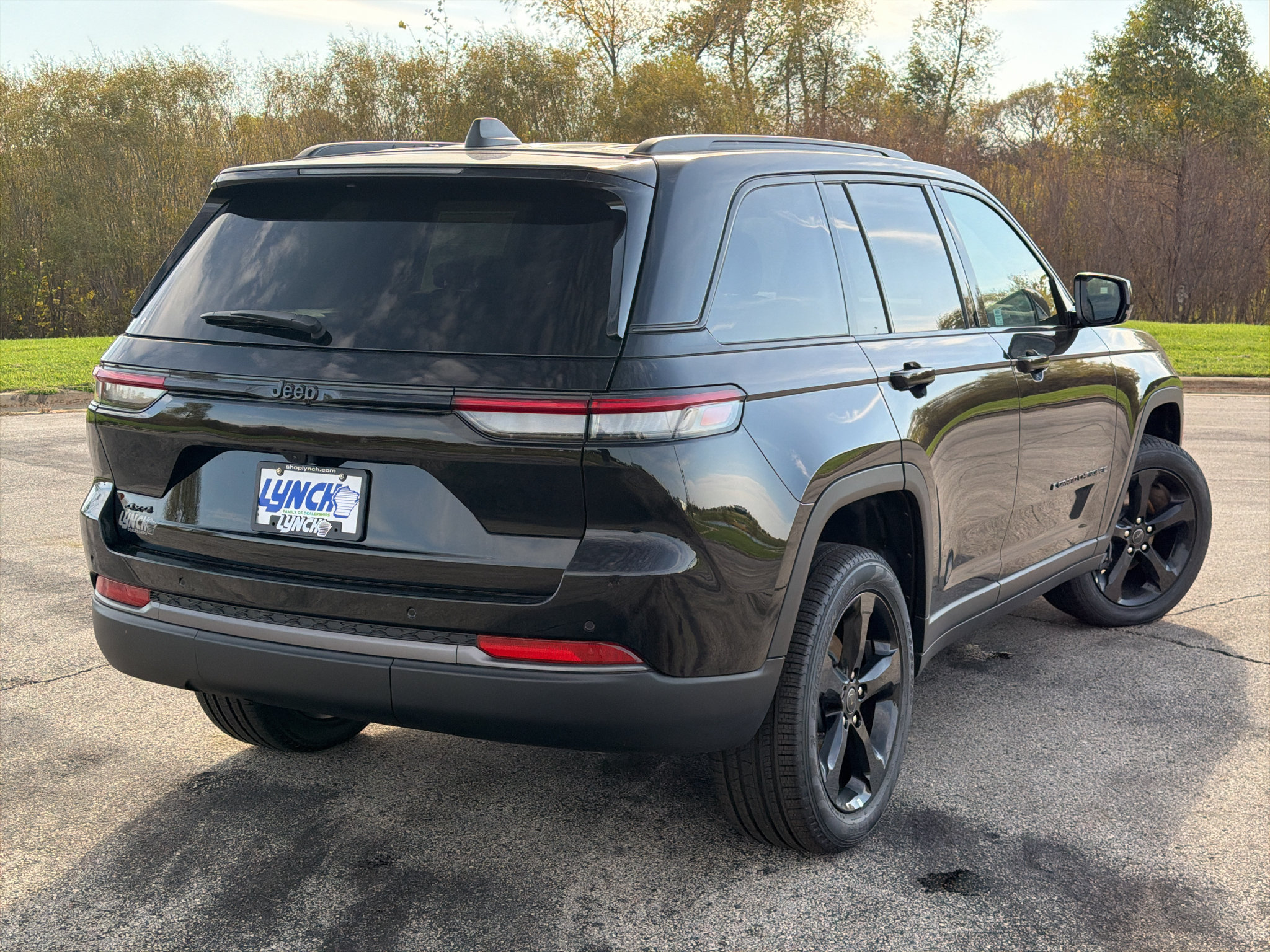 New 2027 Jeep Grand Cherokee Limited AWD/4WD image 4