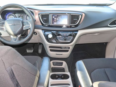 Used 2023 Chrysler Voyager LX FWD image 11