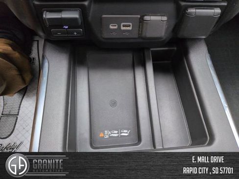 Used 2021 Chevrolet Silverado 1500 High Country w/ Technology Package AWD/4WD image 32