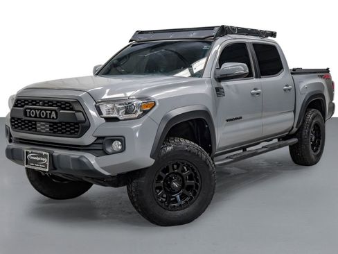 Used 2020 Toyota Tacoma TRD Off-Road w/ Advanced Technology Package image 4