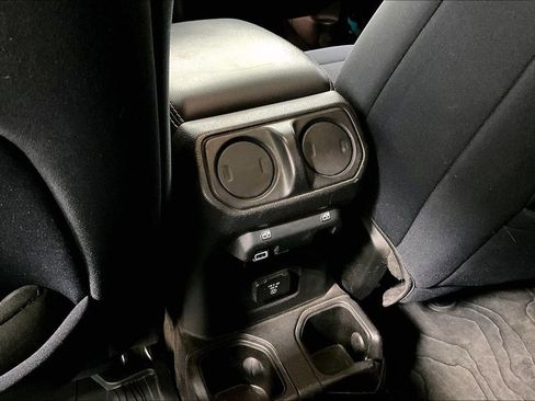 Used 2020 Jeep Wrangler Unlimited Sahara image 31