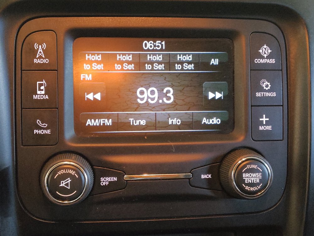 Used 2018 Jeep Cherokee Latitude w/ Altitude Package FWD image 25
