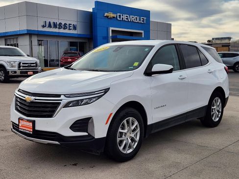 Used 2024 Chevrolet Equinox LT image 2