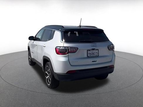 Used 2025 Jeep Compass Limited AWD/4WD image 10