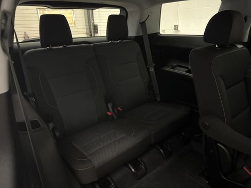 Used 2023 GMC Acadia SLE w/ Driver Convenience Package FWD image 50