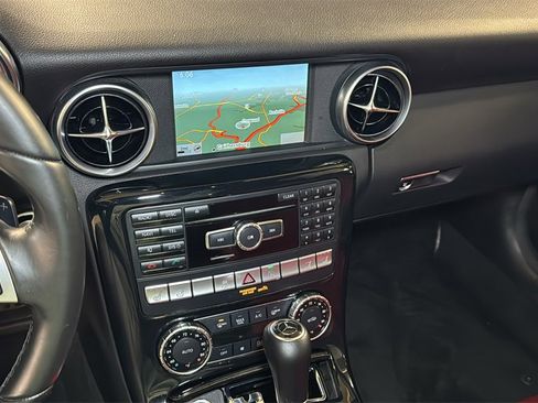 Used 2015 Mercedes-Benz SLK 350 image 21