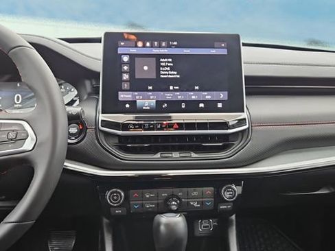 Used 2023 Jeep Compass Trailhawk image 10